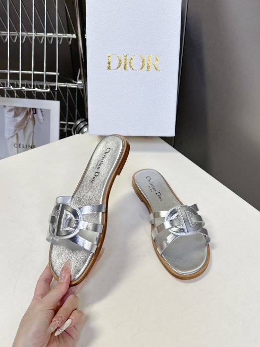 Шлепанцы женские фото 4