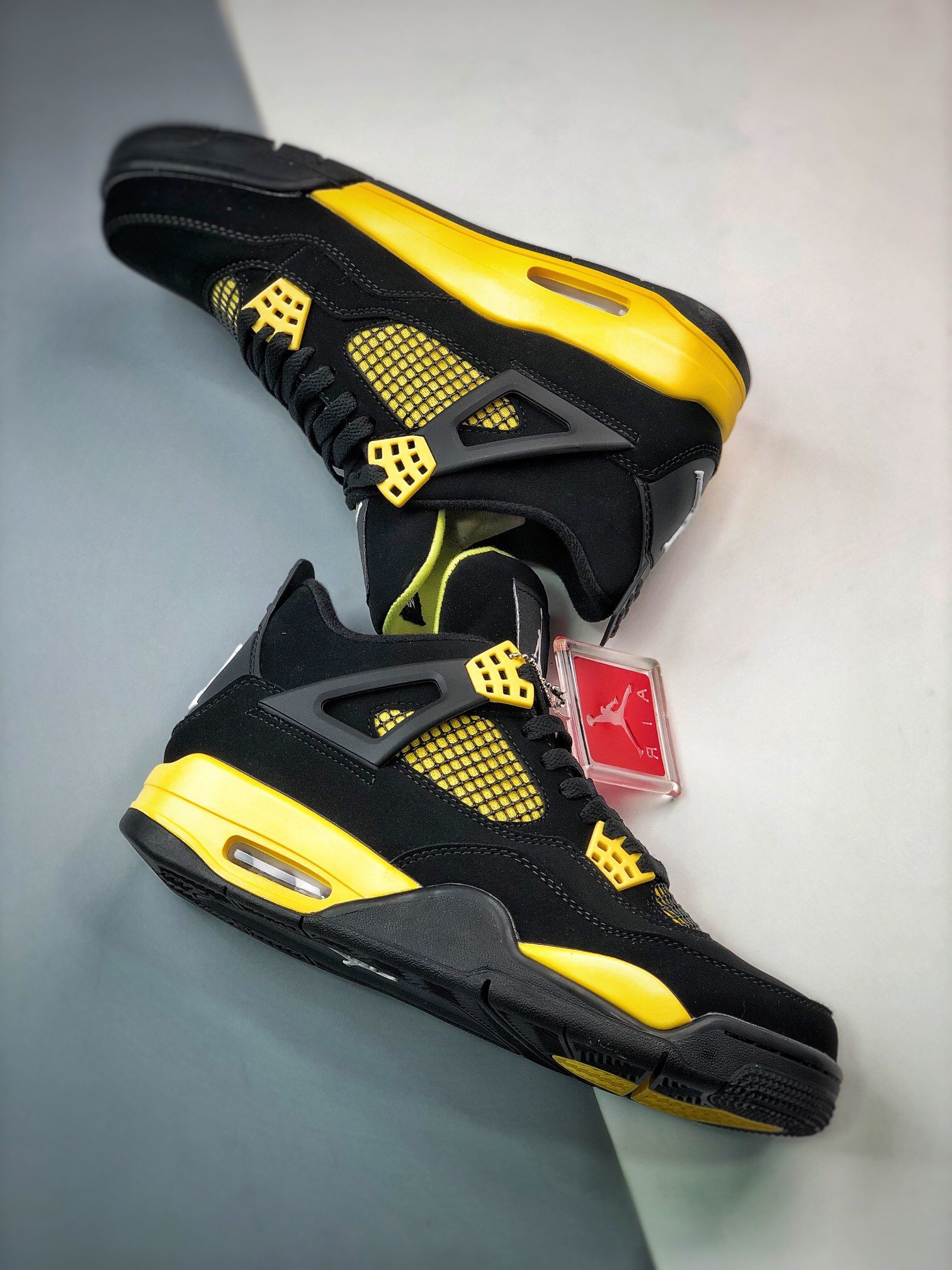 Кросівки Air Jordan 4 Retro Thunder DH6927-017 фото 5