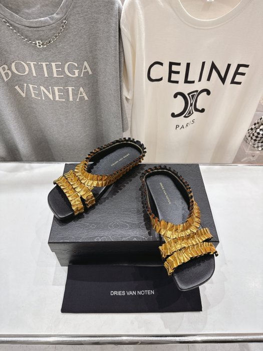 Шлепанцы фото 2