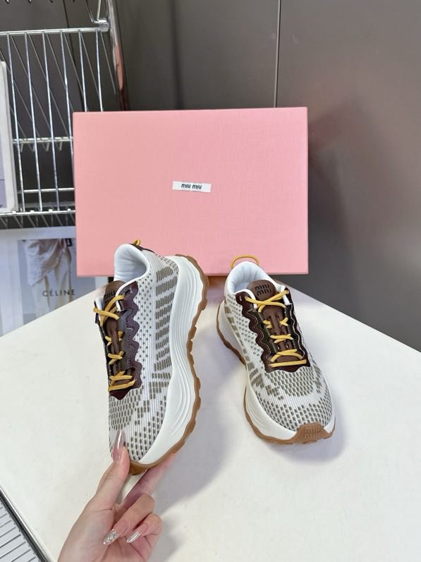 Кроссовки женские фото 8