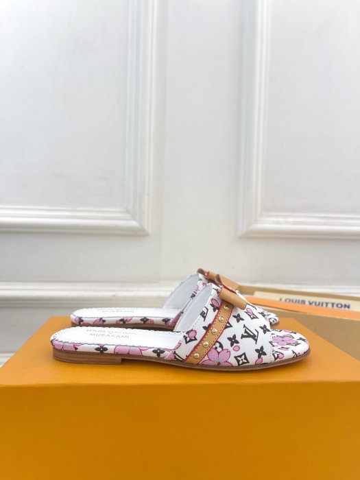 Шлепанцы женские фото 4