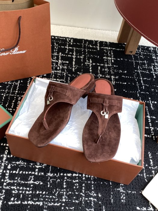 Шлепанцы фото 5