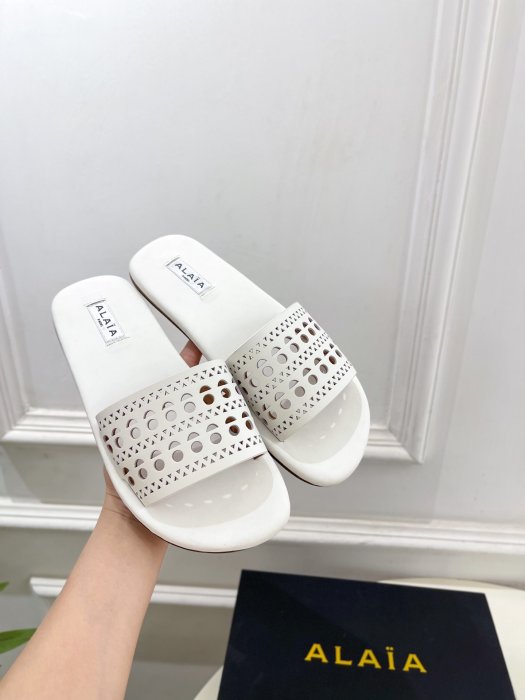 Шлепанцы женские фото 4