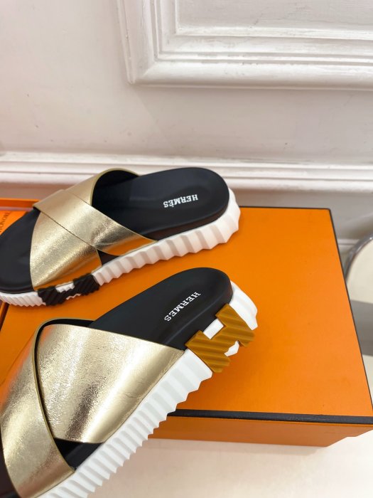 Шлепанцы женские фото 7