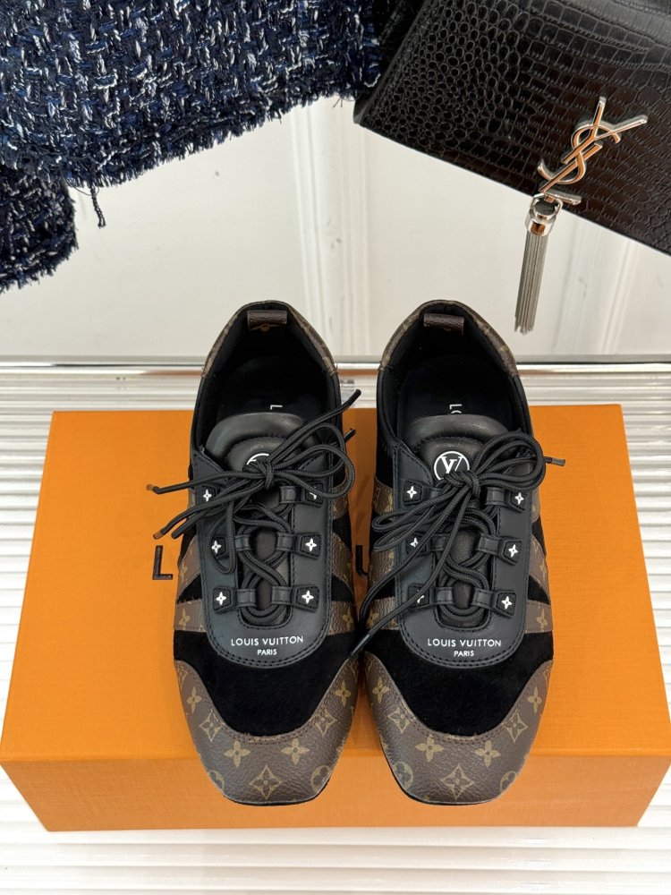 Кросівки жіночі фото 4