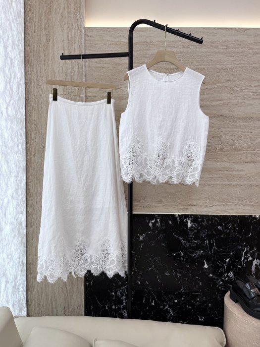 Костюм женский