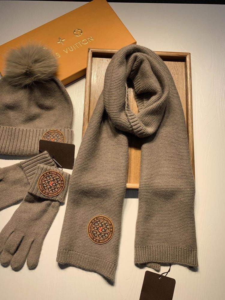 Шерстяной комплект шапка, перчатки и шарф фото 5