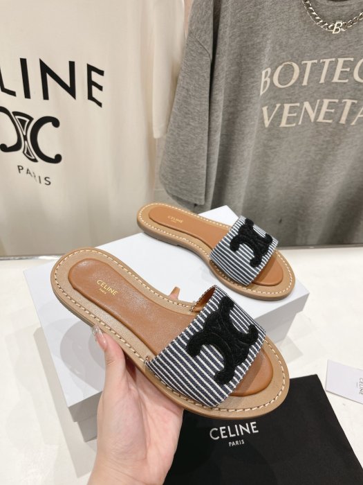 Шлепанцы женские фото 5