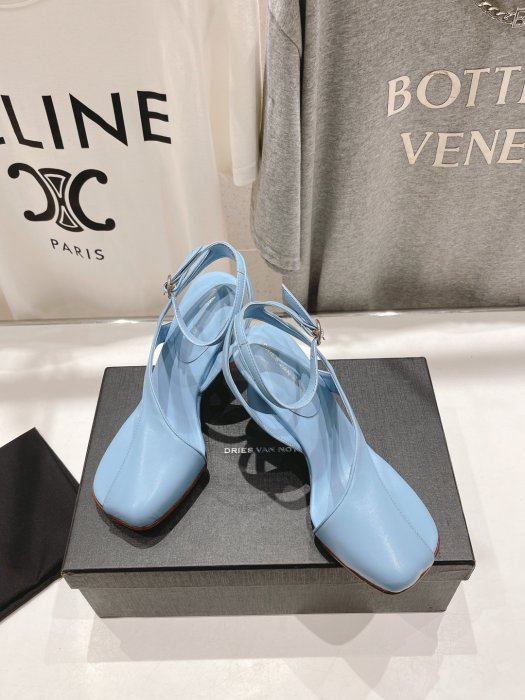 Босоножки фото 2