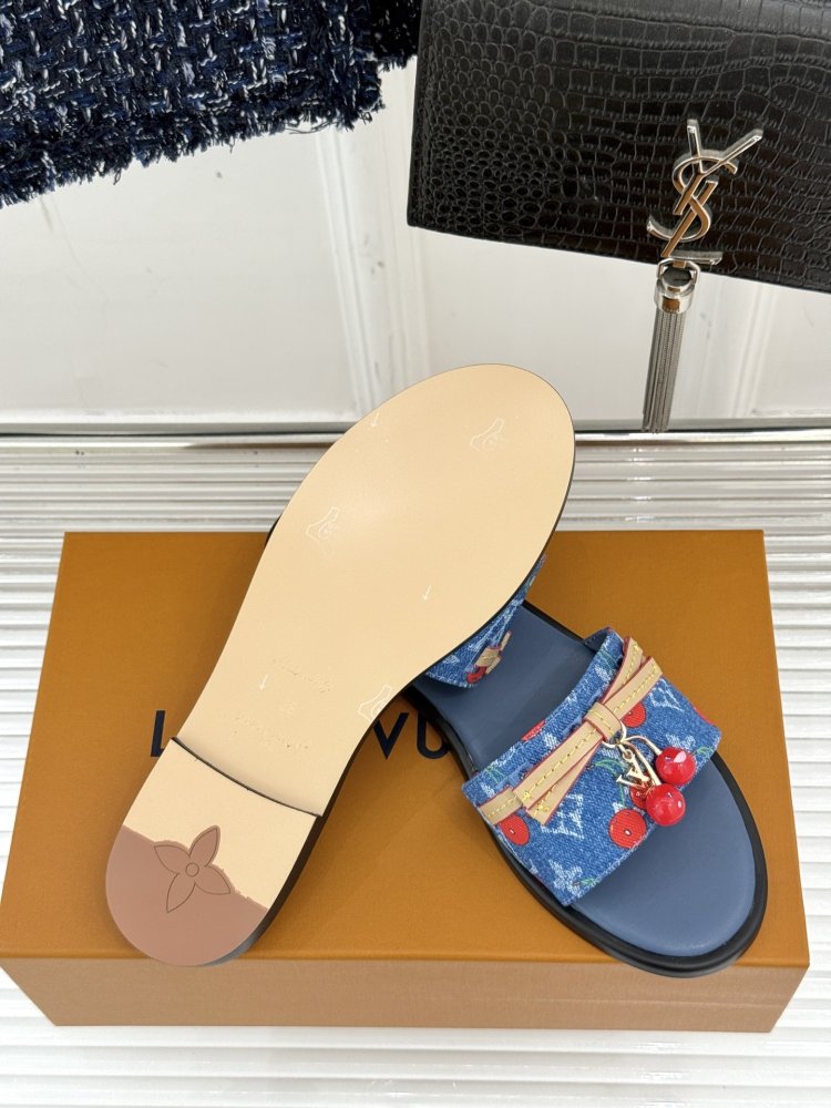 Шлепанцы женские фото 9