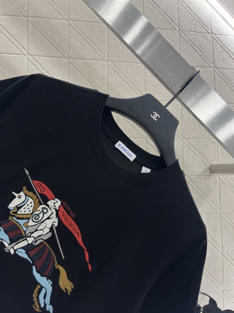 Футболка жіноча фото 8