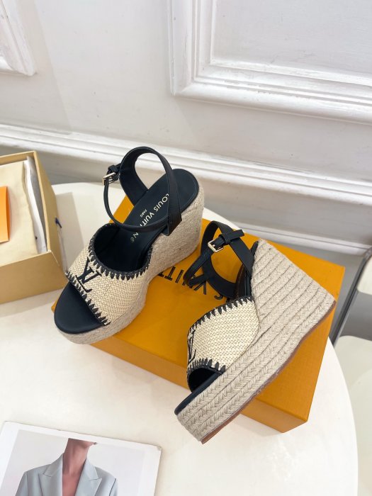 Босоножки фото 5