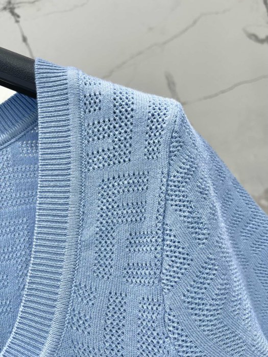 Футболка жіноча фото 4