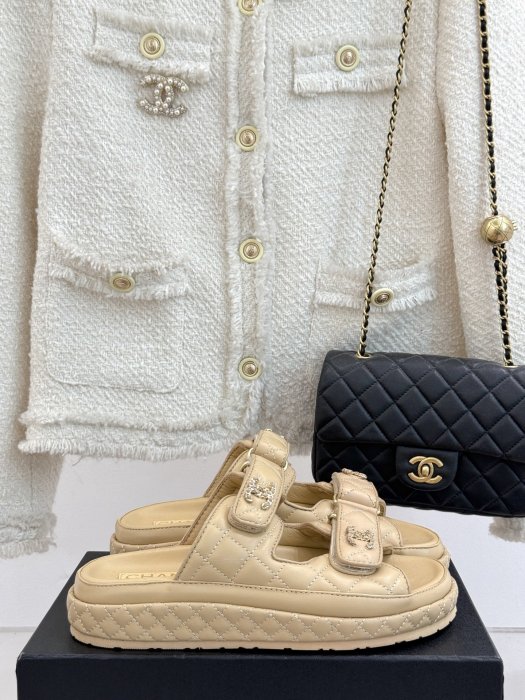 Шлепанцы женские