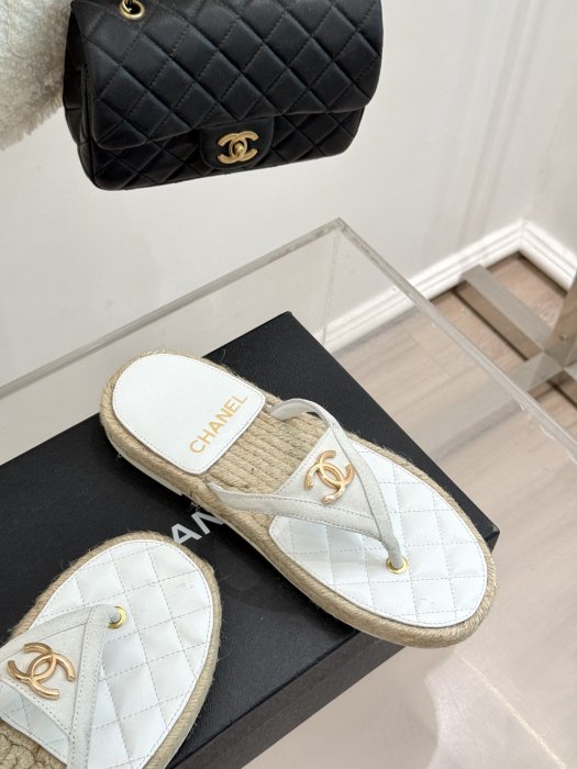 Шлепанцы женские фото 5