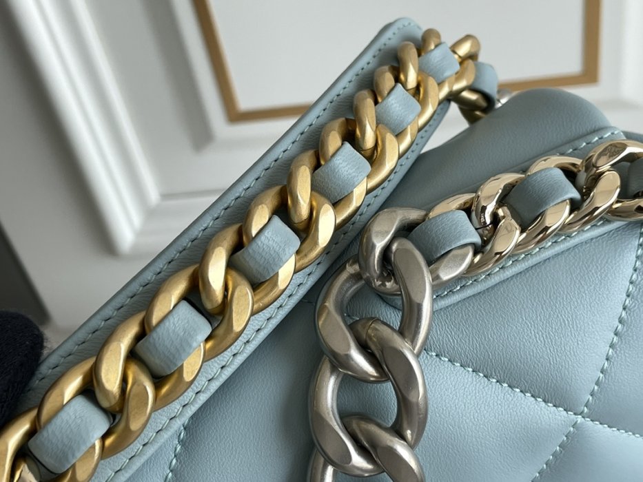 Сумка Chanel C19, светло-голубая, двухцветная фурнитура Series 30 фото 6