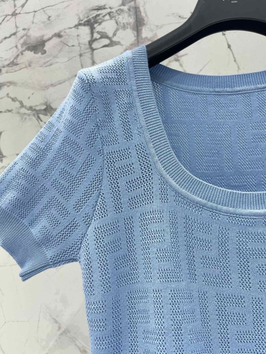 Футболка жіноча фото 5