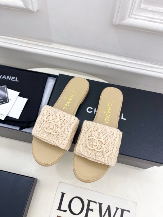 Шлепанцы женские фото 5