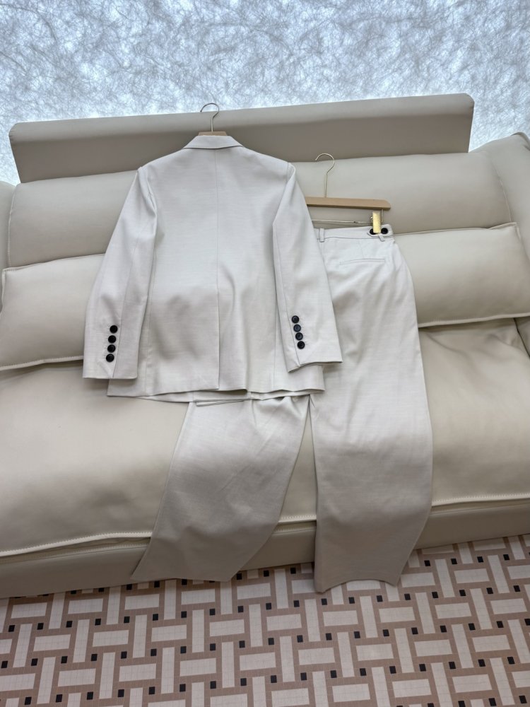 Костюм жіночий фото 4