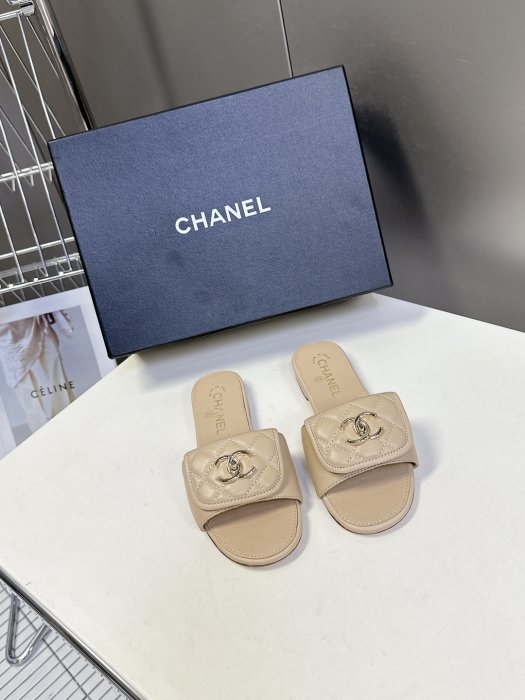 Шлепанцы женские