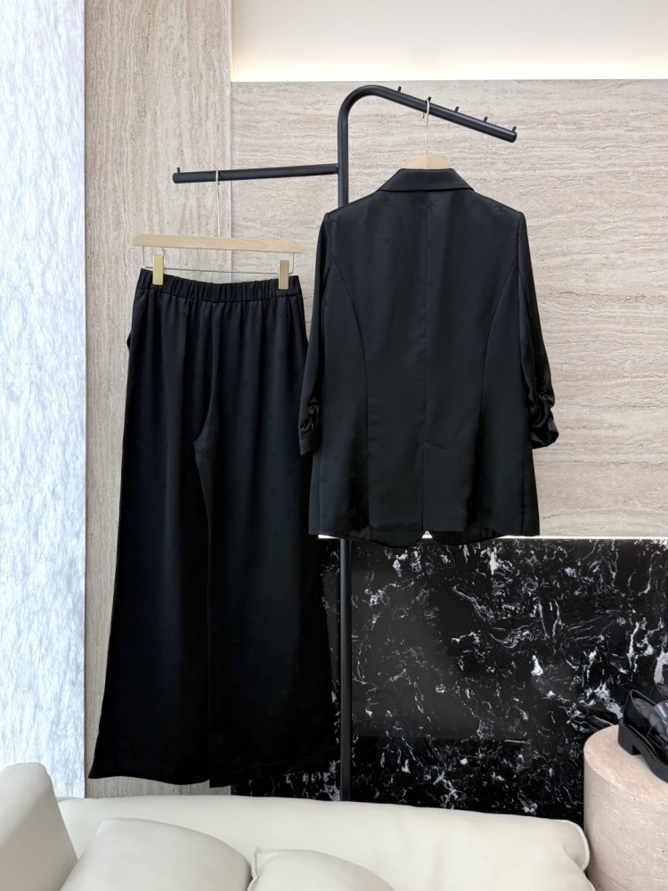 Костюм жіночий фото 2