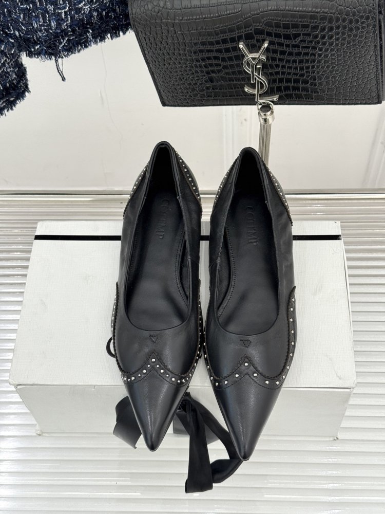 Балетки чорні жіночі шкіра з гострим носком і металевим декором класичні елегантні фото 4