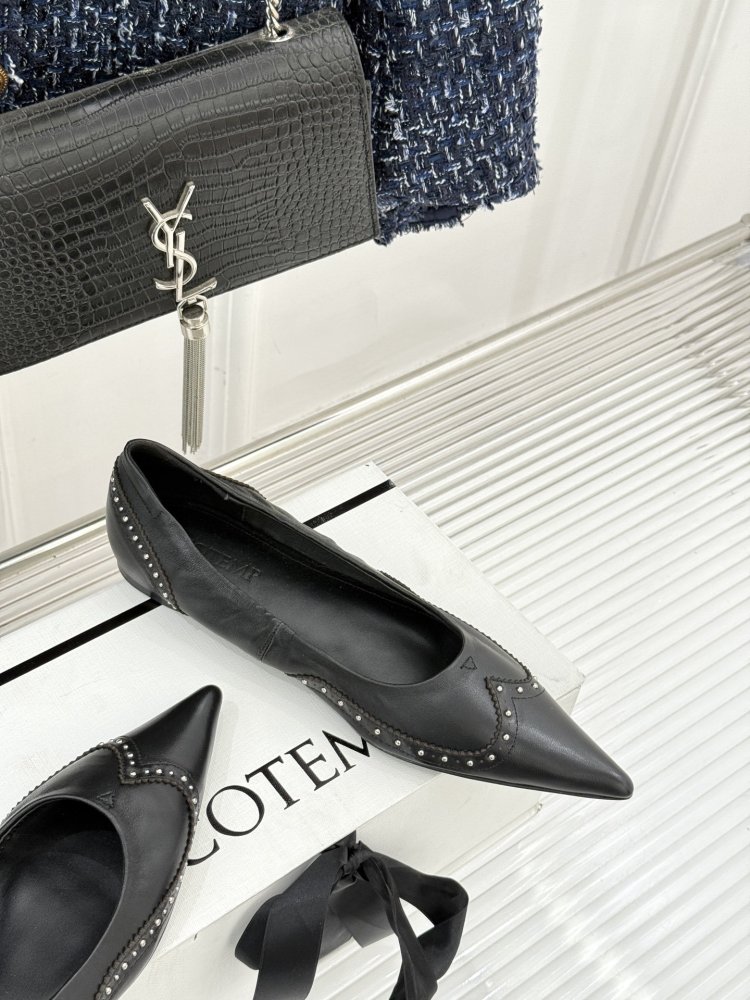 Балетки чорні жіночі шкіра з гострим носком і металевим декором класичні елегантні фото 5