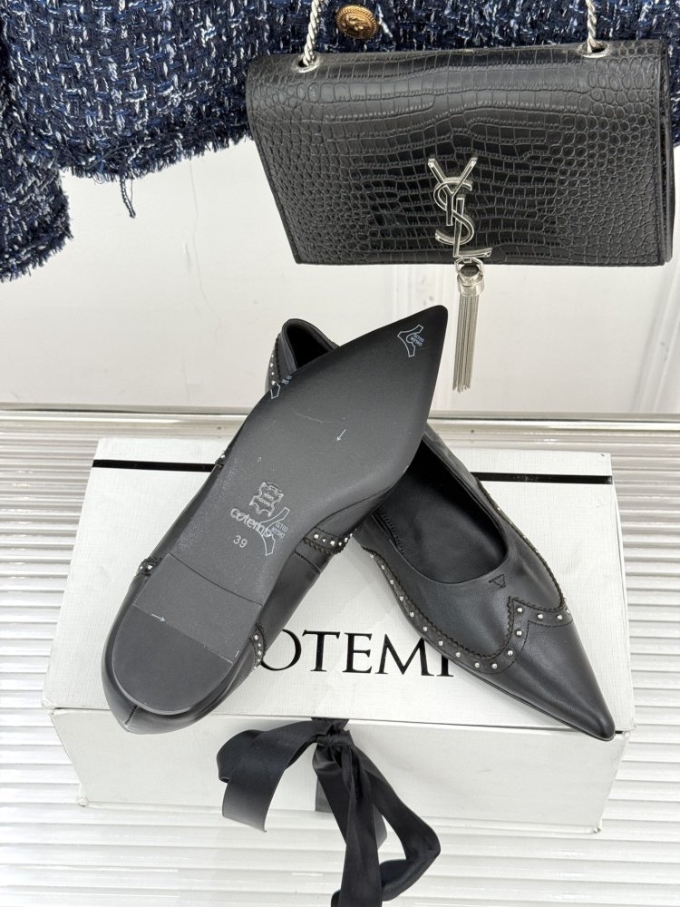 Балетки чорні жіночі шкіра з гострим носком і металевим декором класичні елегантні фото 9