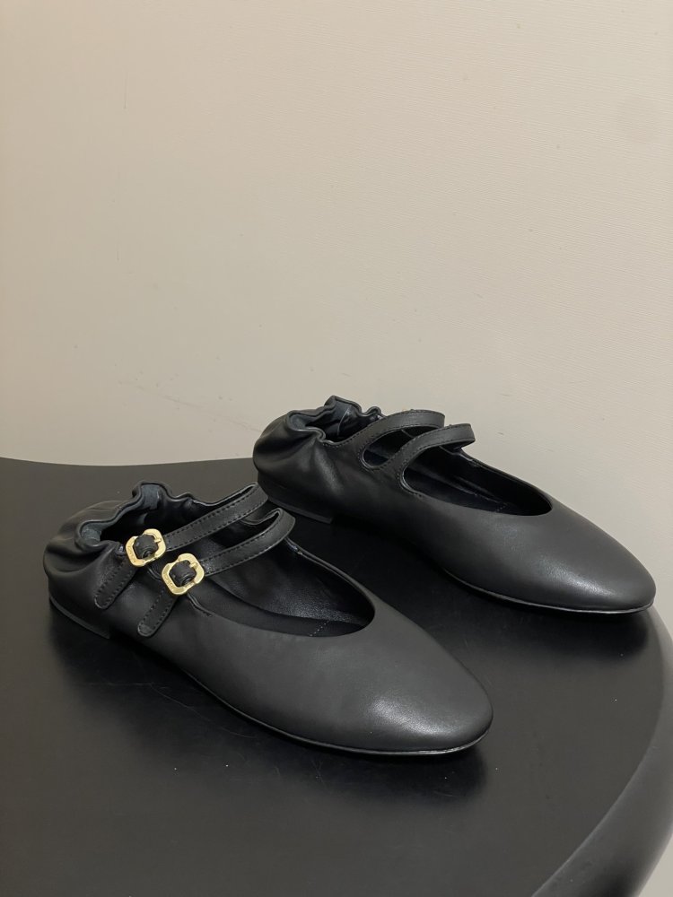Ballet shoes of soft skin from double strap on golden пряжках and elastic задником