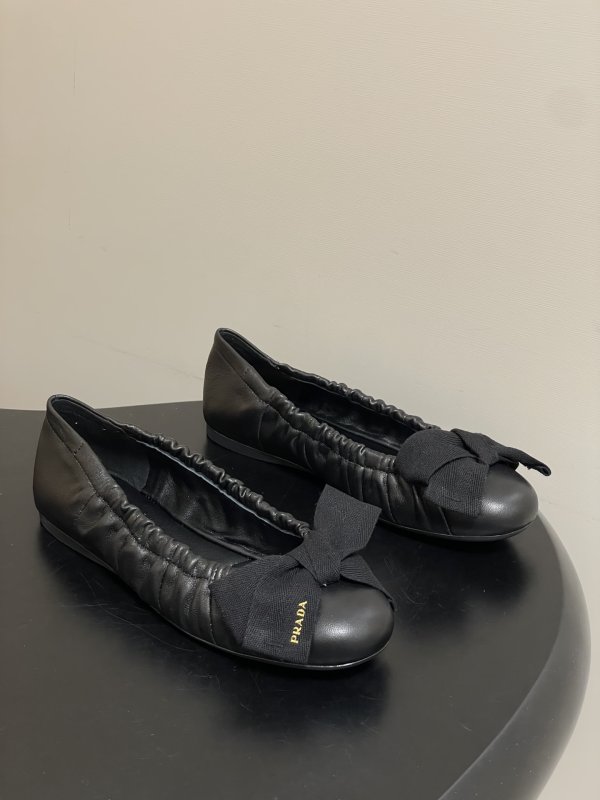 Ballet shoes leather from bow