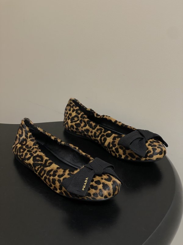 Ballet shoes leather from bow