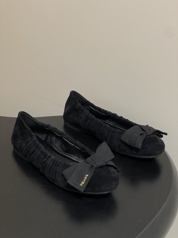 Ballet shoes leather from bow