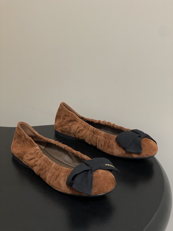 Ballet shoes leather from bow