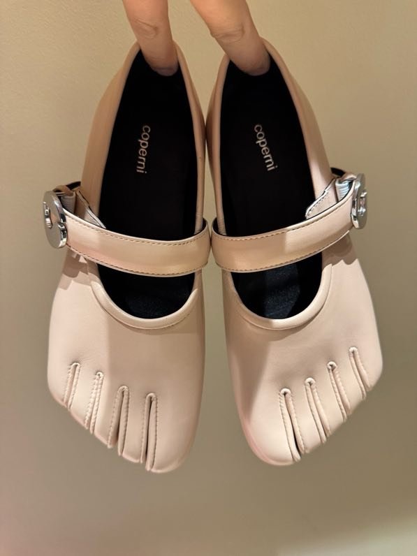 Балетки кожаные с раздвоенным носком