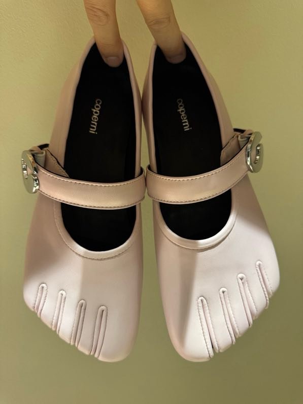 Балетки кожаные с раздвоенным носком