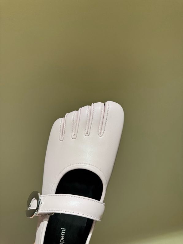 Балетки кожаные с раздвоенным носком фото 2