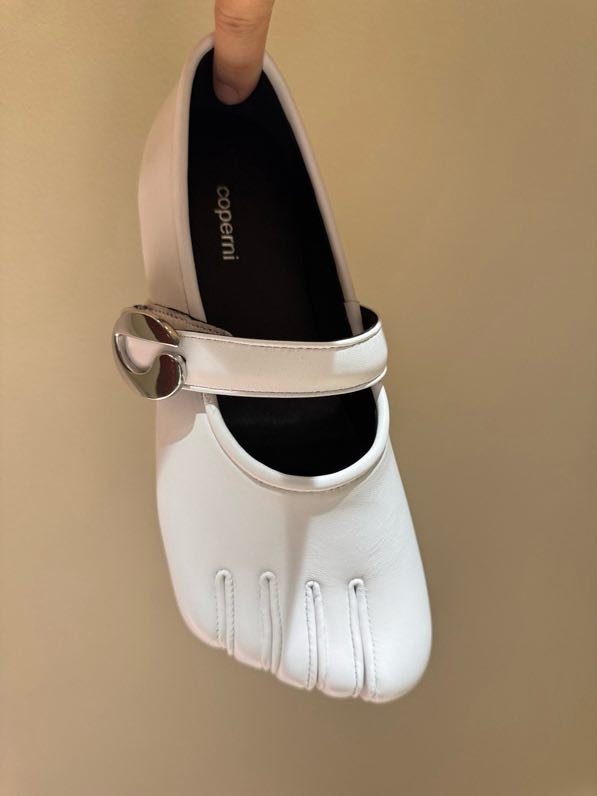 Балетки кожаные с раздвоенным носком фото 2