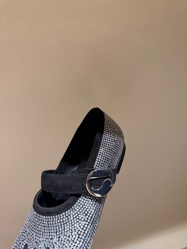 Балетки кожаные с раздвоенным носком фото 3