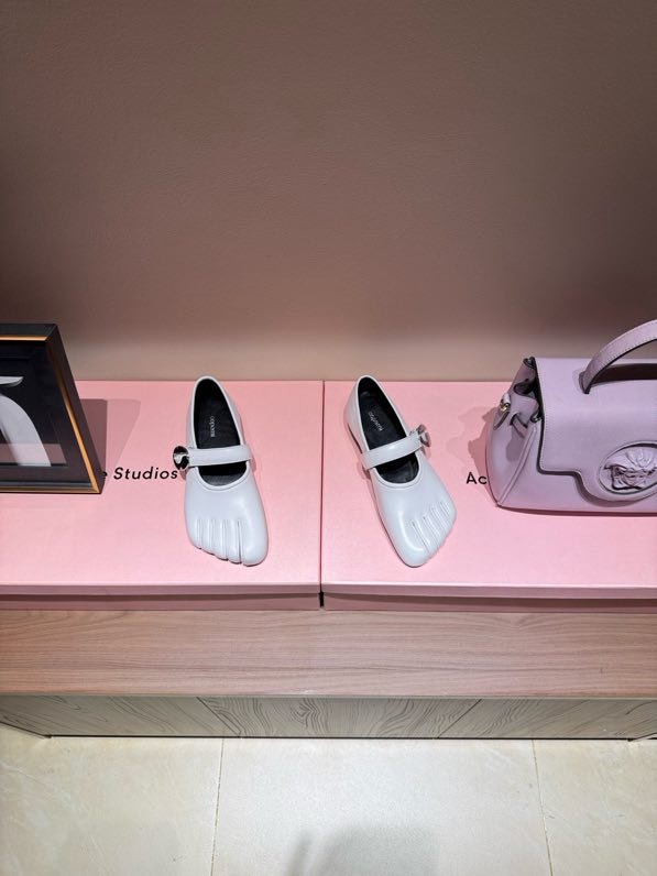 Балетки кожаные с раздвоенным носком фото 3