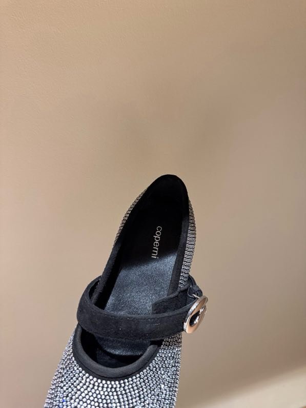 Балетки кожаные с раздвоенным носком фото 4