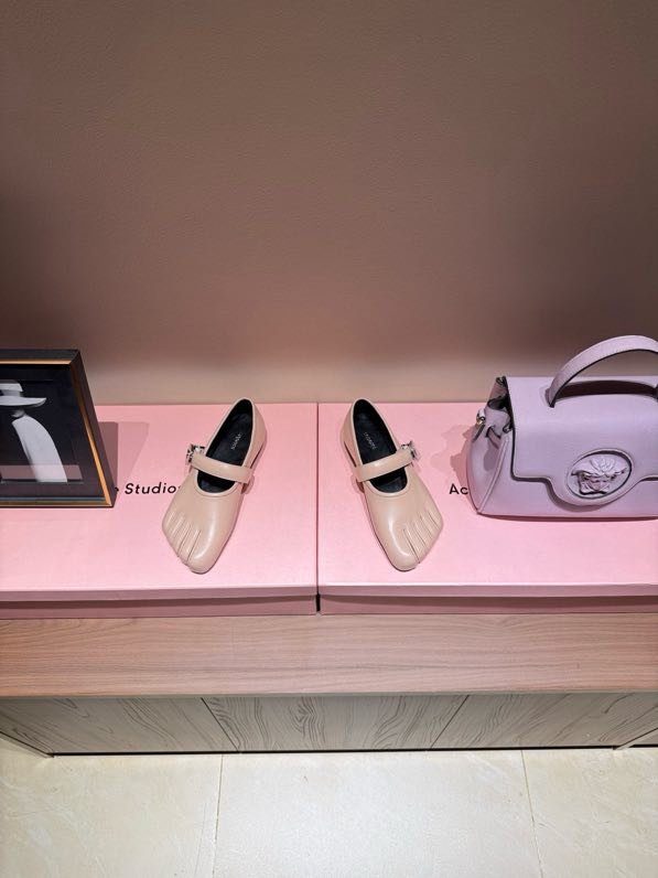 Балетки кожаные с раздвоенным носком фото 4