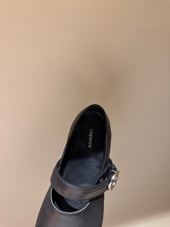 Балетки кожаные с раздвоенным носком фото 4