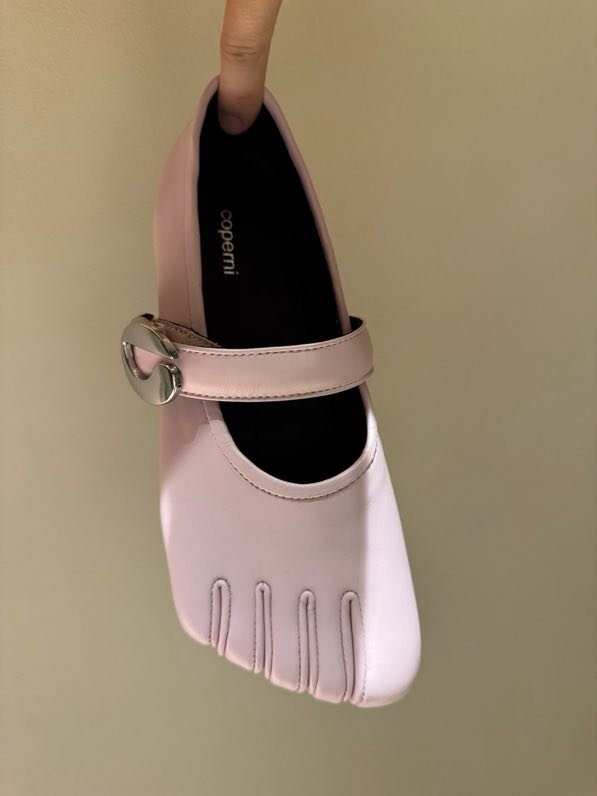 Балетки кожаные с раздвоенным носком фото 4