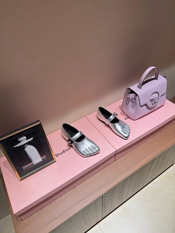 Балетки кожаные с раздвоенным носком фото 4