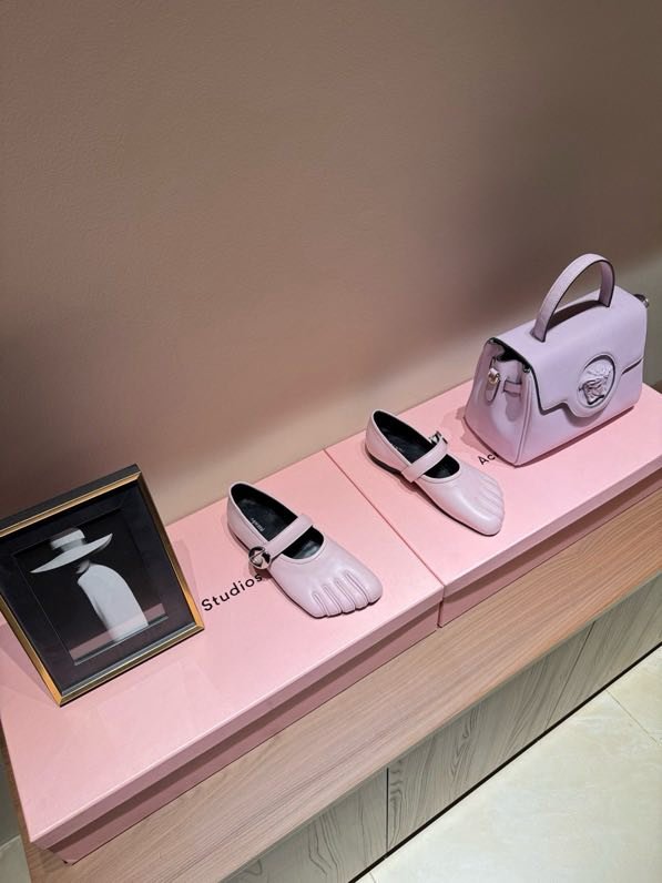 Балетки кожаные с раздвоенным носком фото 5