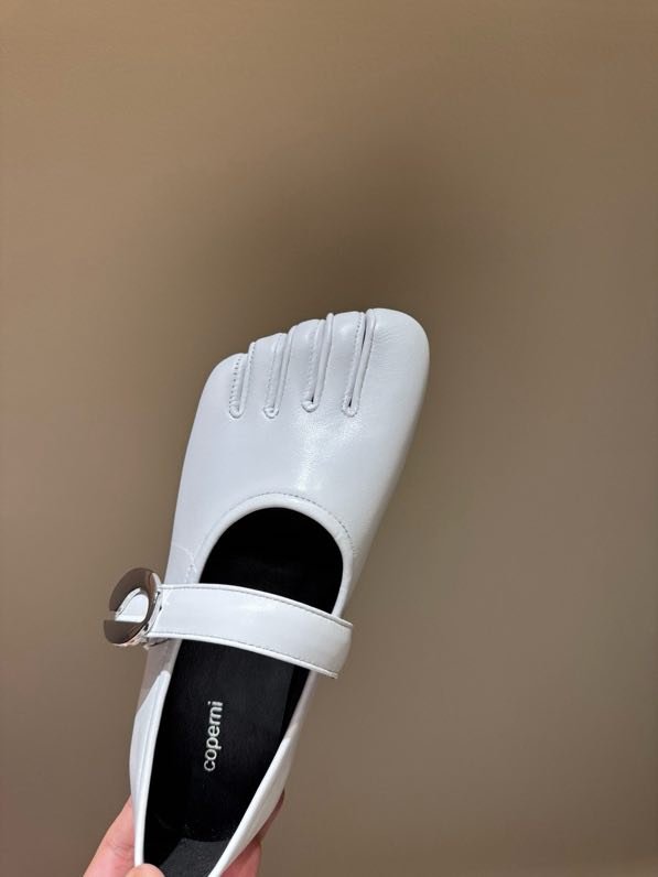 Балетки кожаные с раздвоенным носком фото 5