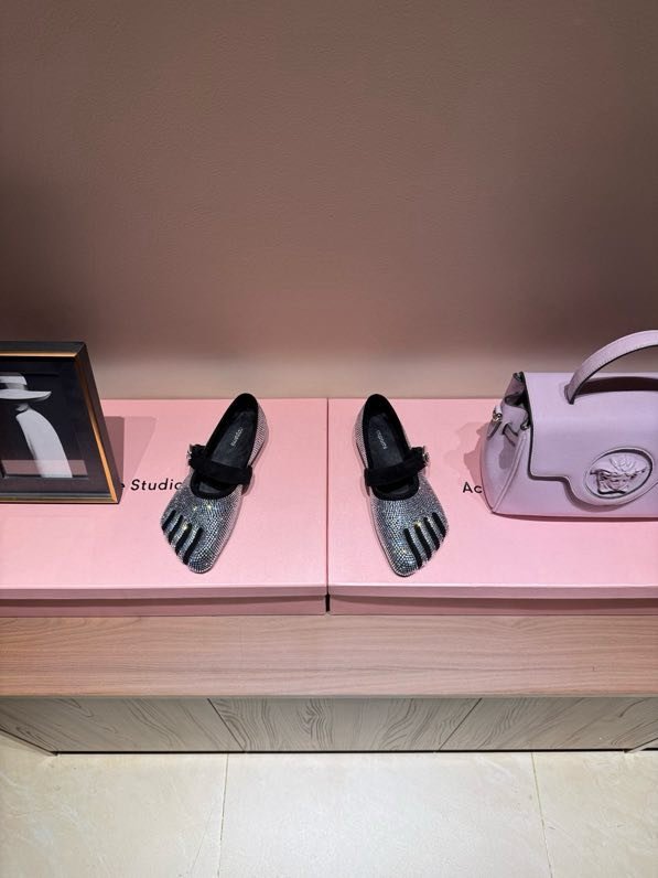 Балетки кожаные с раздвоенным носком фото 6