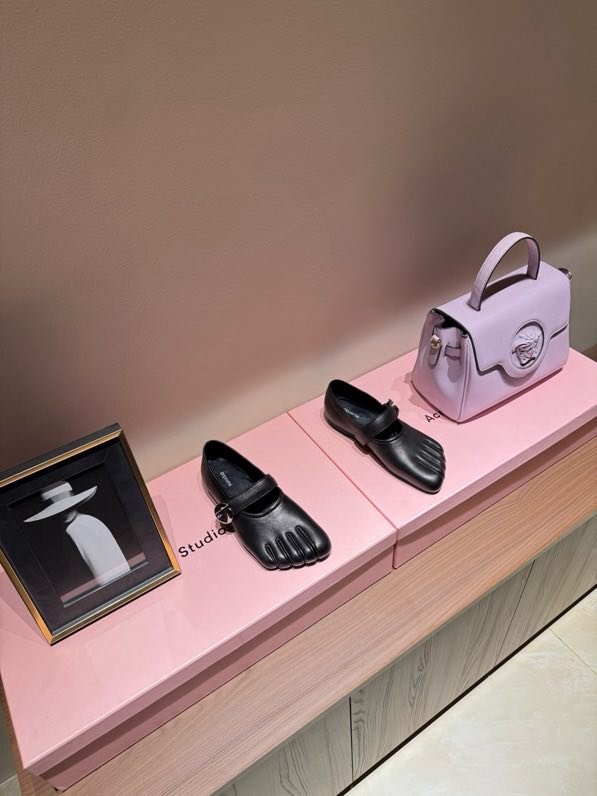 Балетки кожаные с раздвоенным носком фото 8