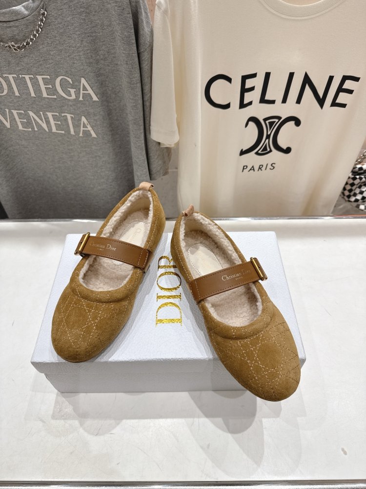 Ballet shoes on fur winter фото 2