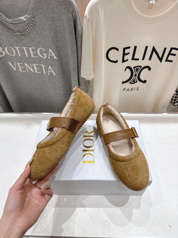 Ballet shoes on fur winter фото 3